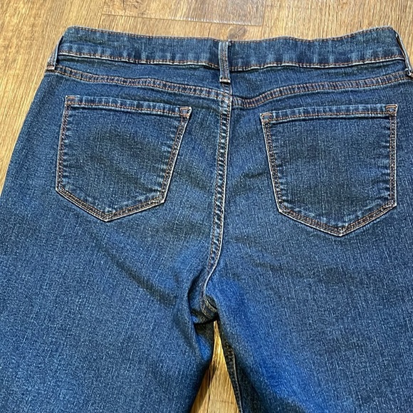 Old Navy Super Skinny Ankle Mid-Rise Jeans - Picture 6 of 7
